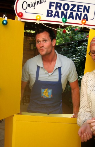 Build Your Own Bluth Banana Stand Photobooth